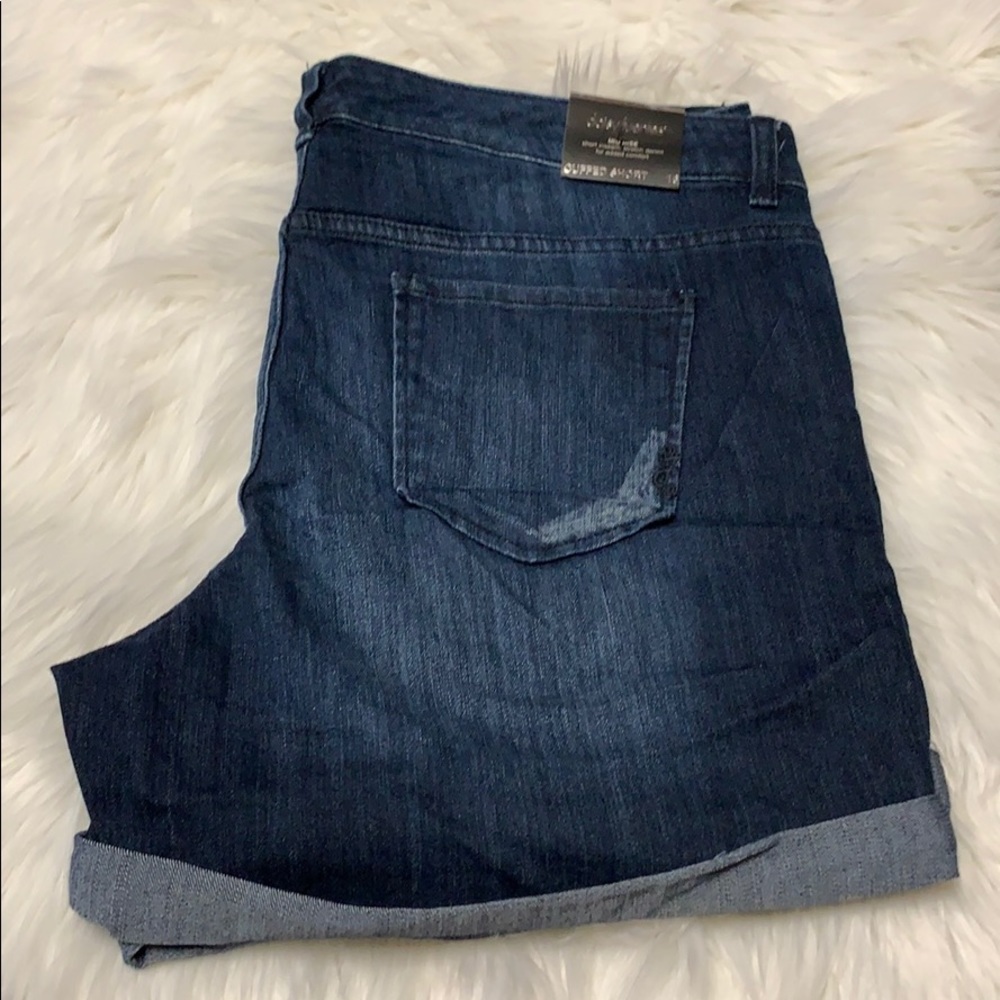 New plus size cuffed shorts women’s size 16